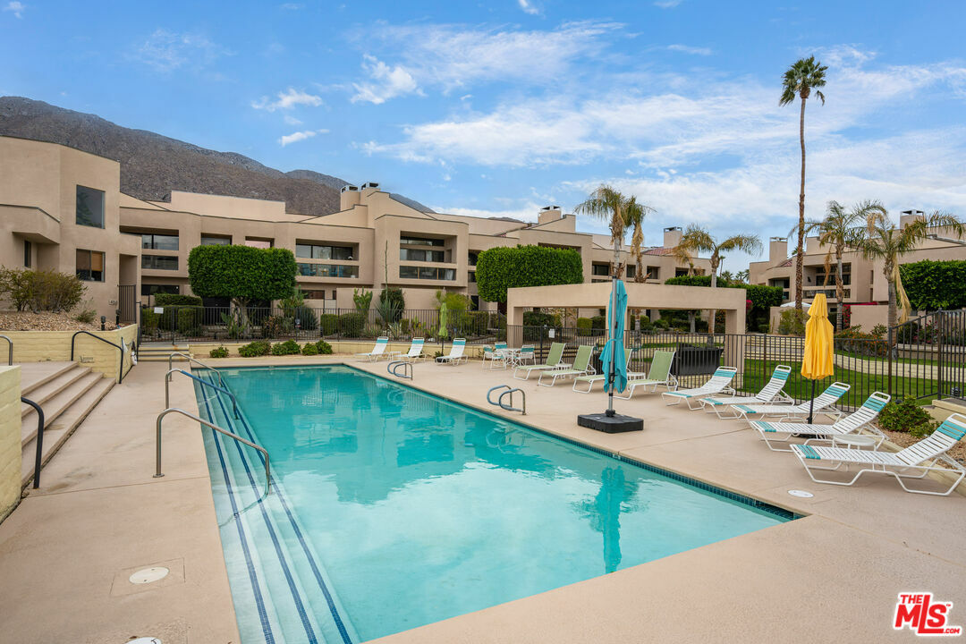 Property Photo: 869 Village Sq CA 92262