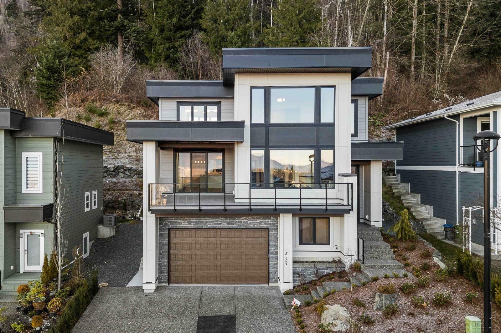 Photo de la propriété:  5504 Maclachlan Place  BC V2R 0P3 