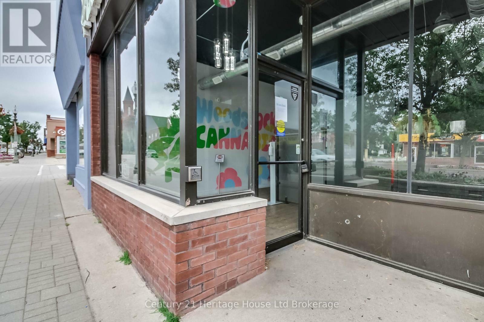 Property Photo:  579-581 Dundas Street  ON N4S 1C9 