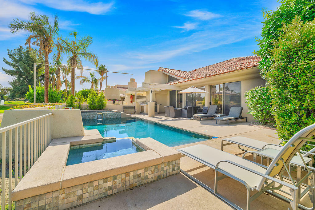 Property Photo:  192 Kavenish Drive  CA 92270 