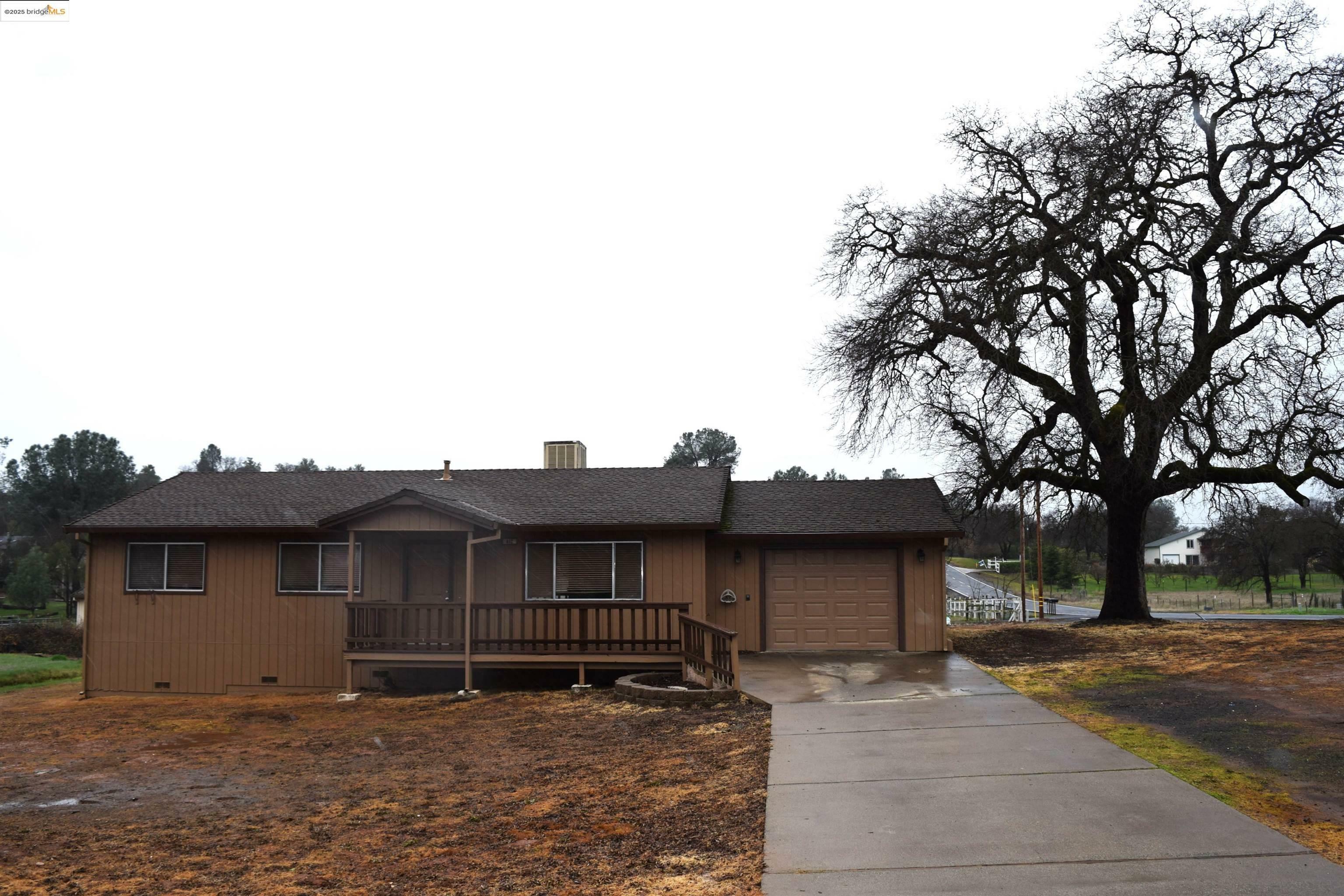 Property Photo: 812 Feather Drive CA 95228