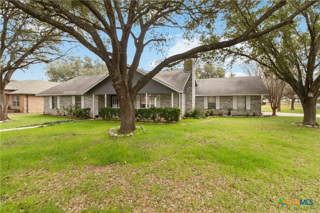 Property Photo:  1211 Eagle Ridge  TX 78155 