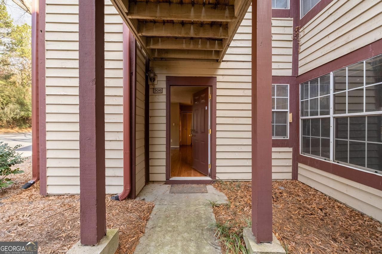 Property Photo:  306 Hawkstone Way  GA 30022 