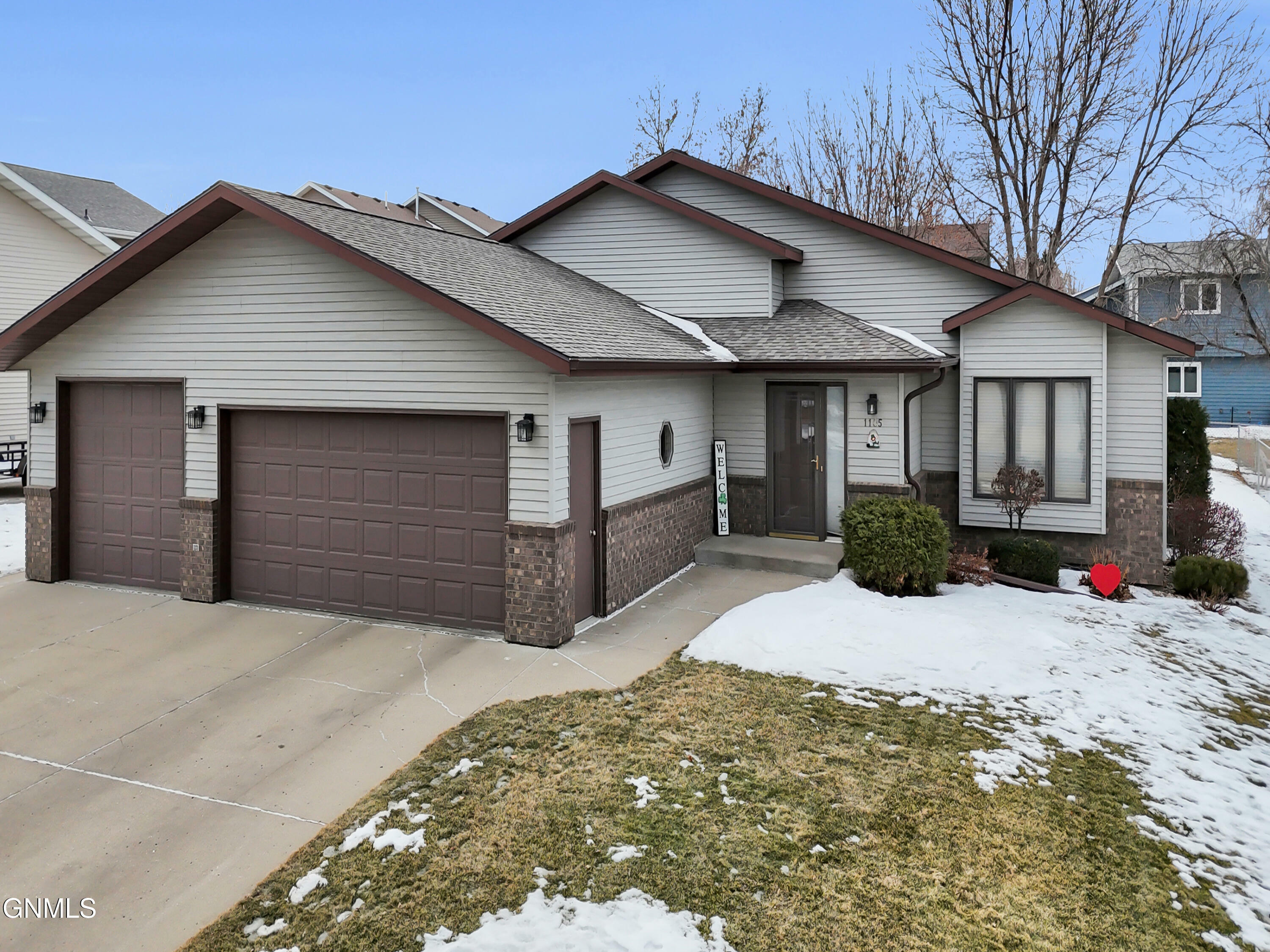 Property Photo:  1105 4th Avenue NE  ND 58554 