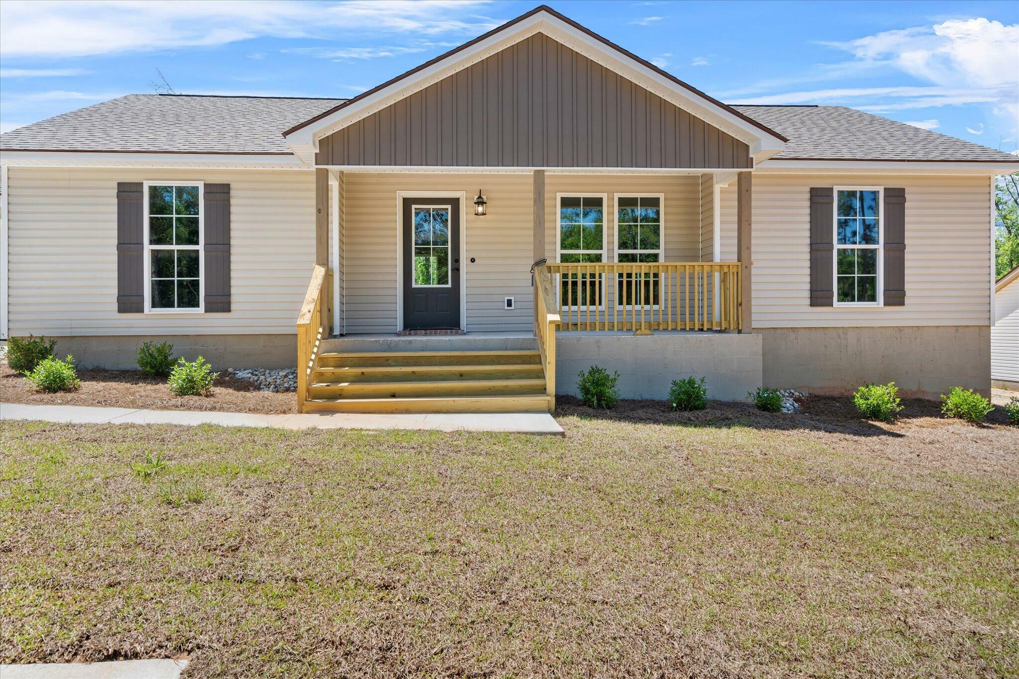 Property Photo: 1009 Browns Bridge Rd. MS 39401