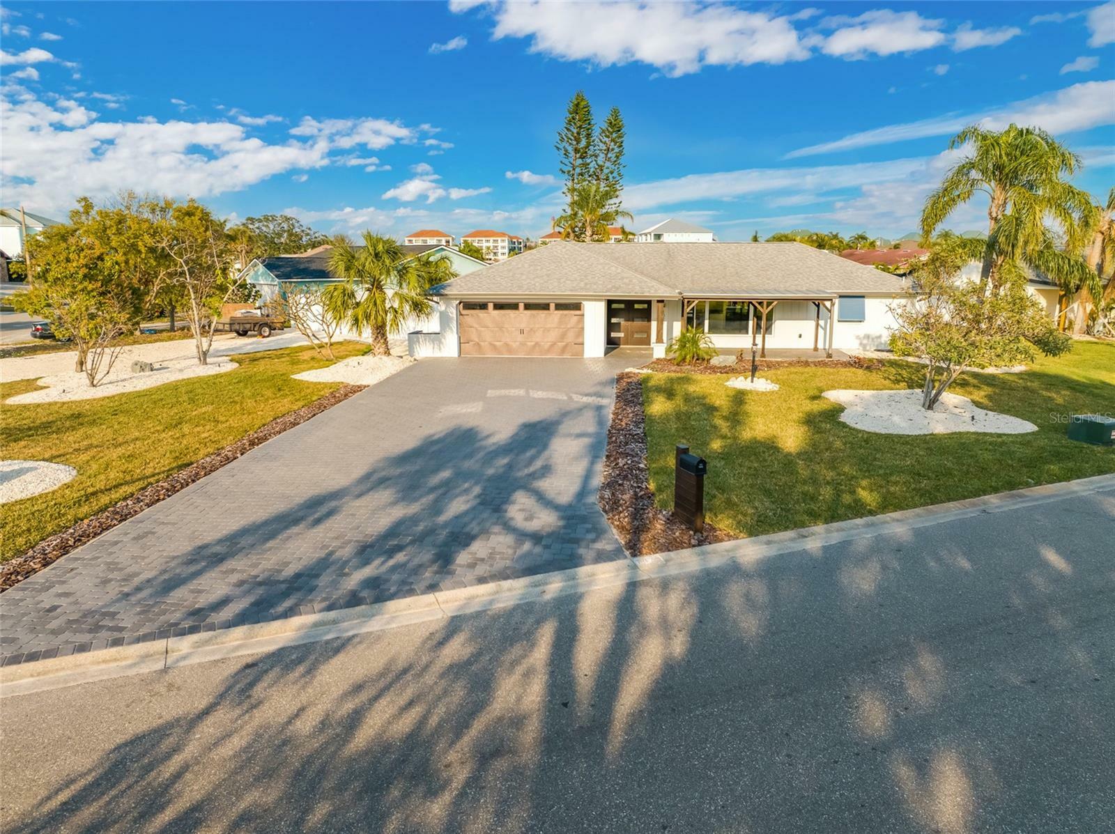 Property Photo: 1029 Bal Harbour Drive FL 33572