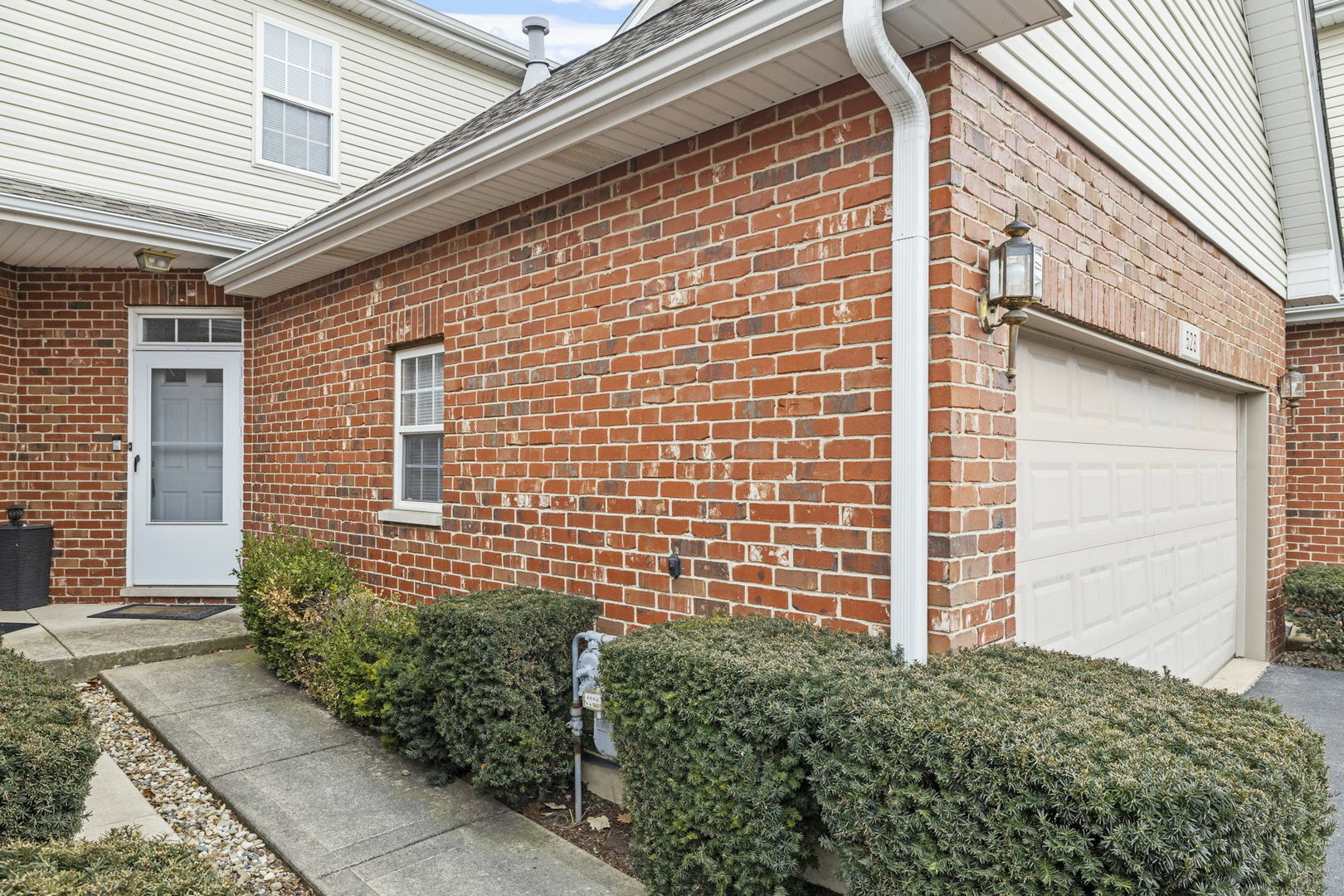 Property Photo:  528 Goodwin Drive  IL 60440 