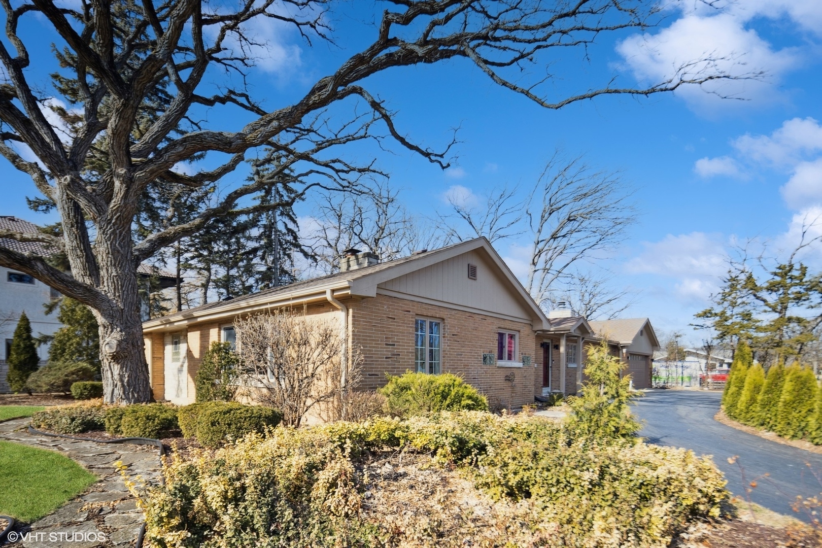 Property Photo: 31 Hickory Drive IL 60523