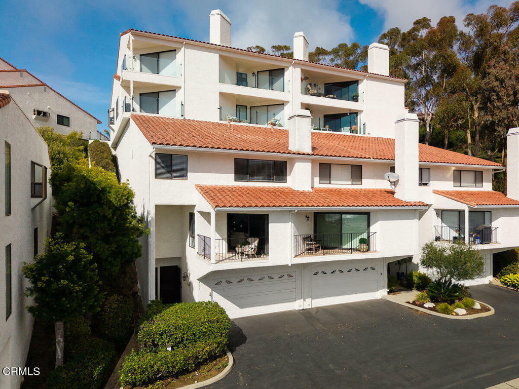Property Photo: 903 Vallecito Drive CA 93001
