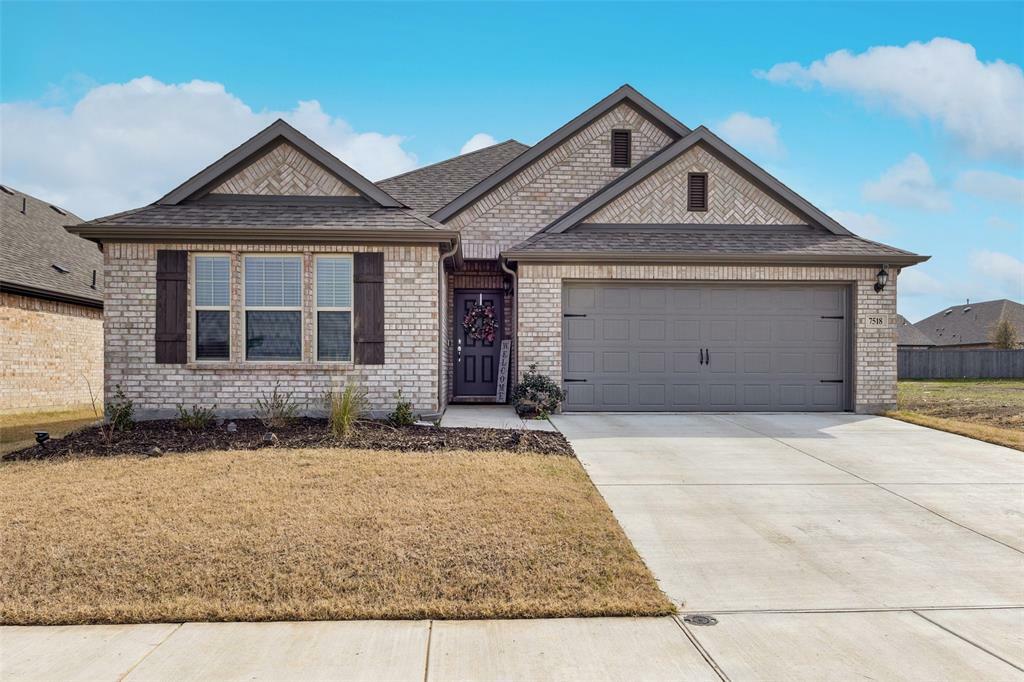 Property Photo: 7518 Prairie Holly Lane TX 76084