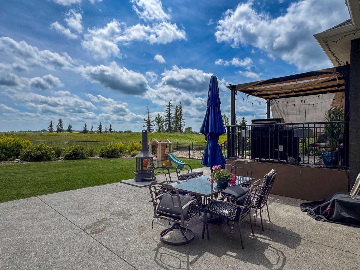Property Photo: 580 Muirfield Crescent AB T0J 1Y1