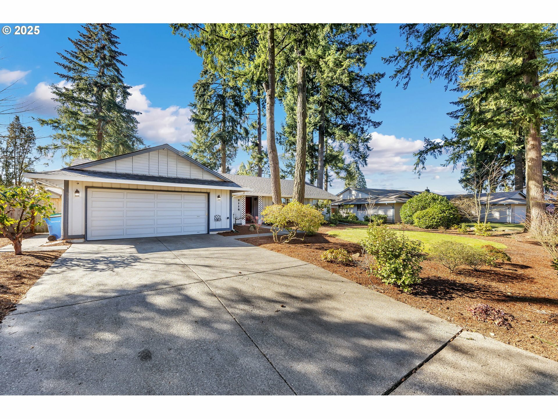 Property Photo:  2114 NE Village Green Dr  WA 98684 