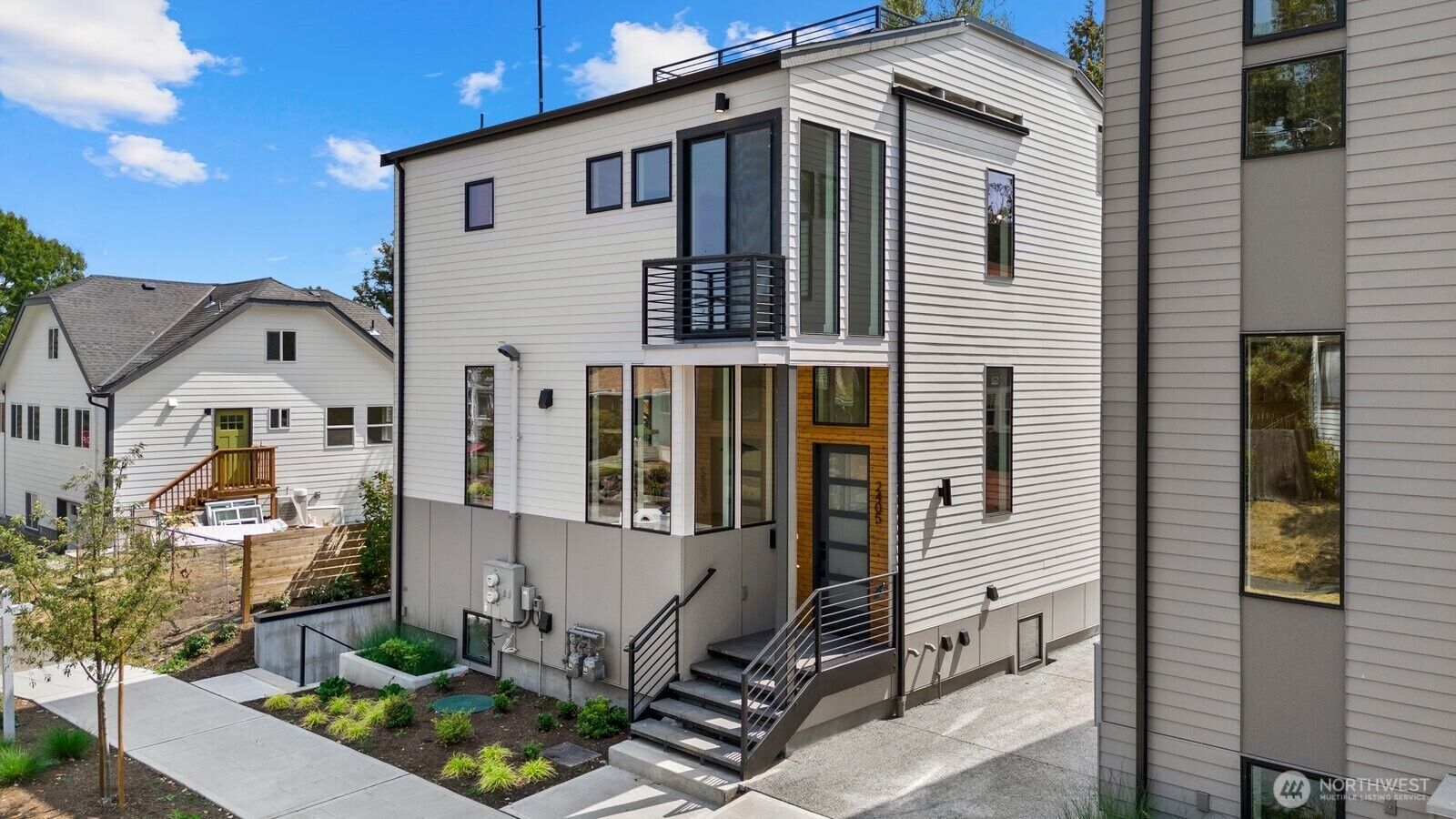 Property Photo:  2405 E Fir Street  WA 98122 