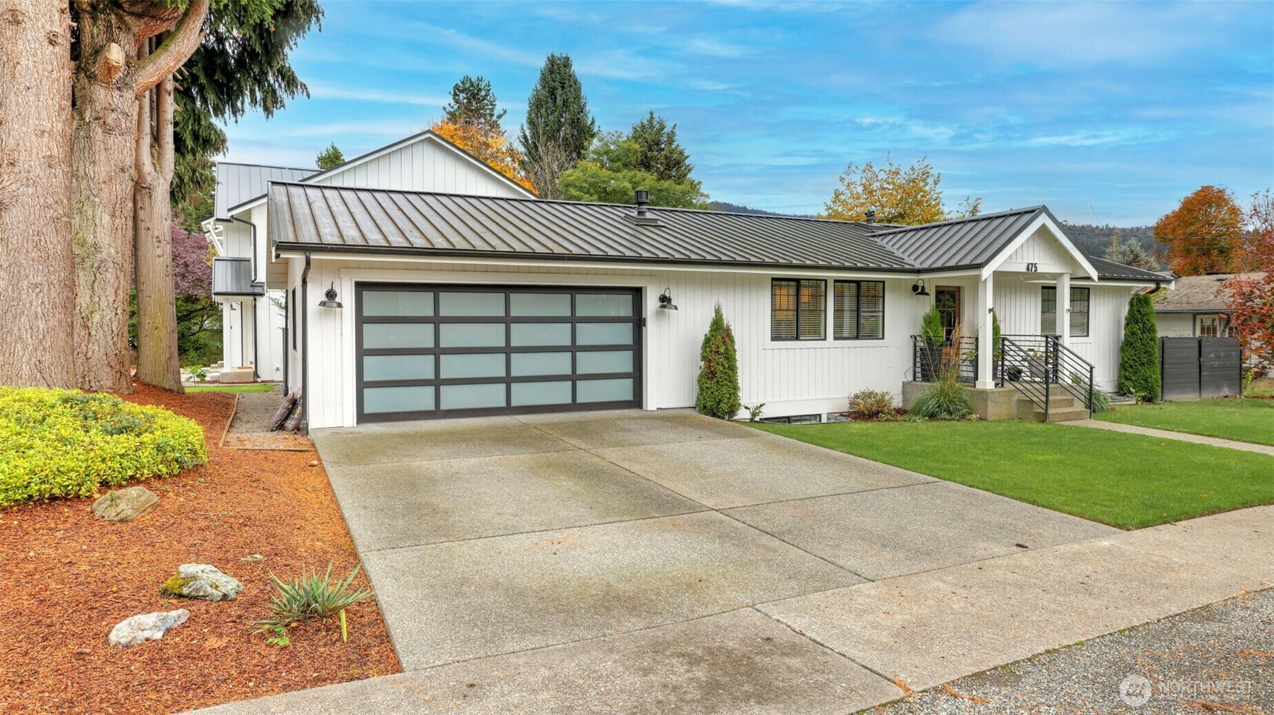 Property Photo:  475 NE Alder Street  WA 98027 