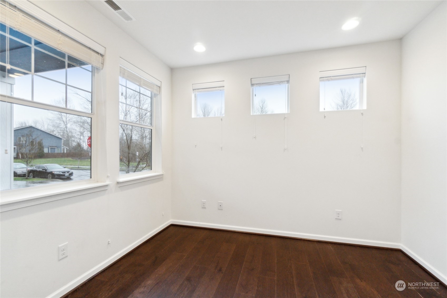 Property Photo: 4620 31st Avenue SE 324 WA 98203
