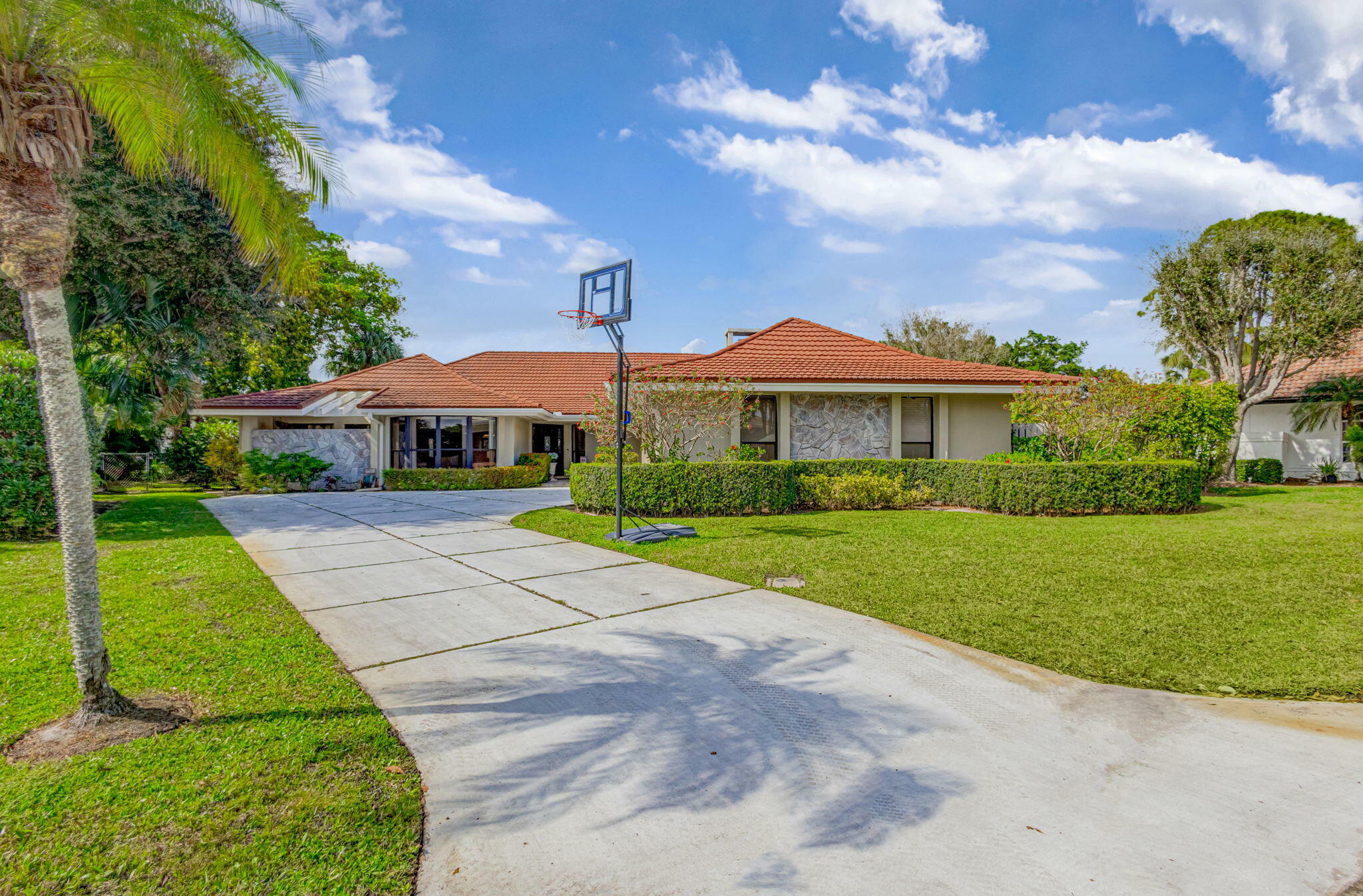 Property Photo: 6 Graemoor Terrace FL 33418