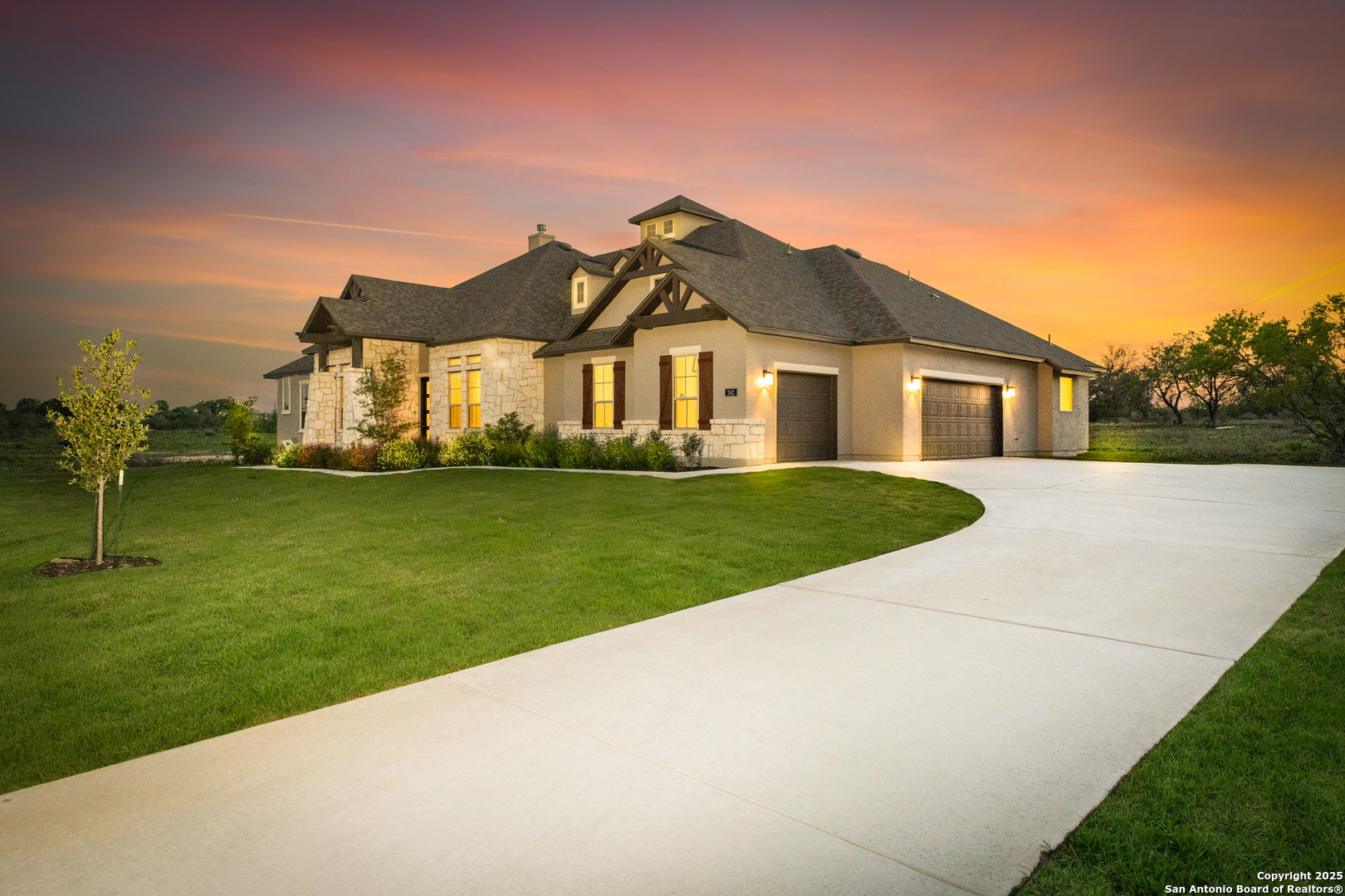 Property Photo: 242 Legend Park TX 78009