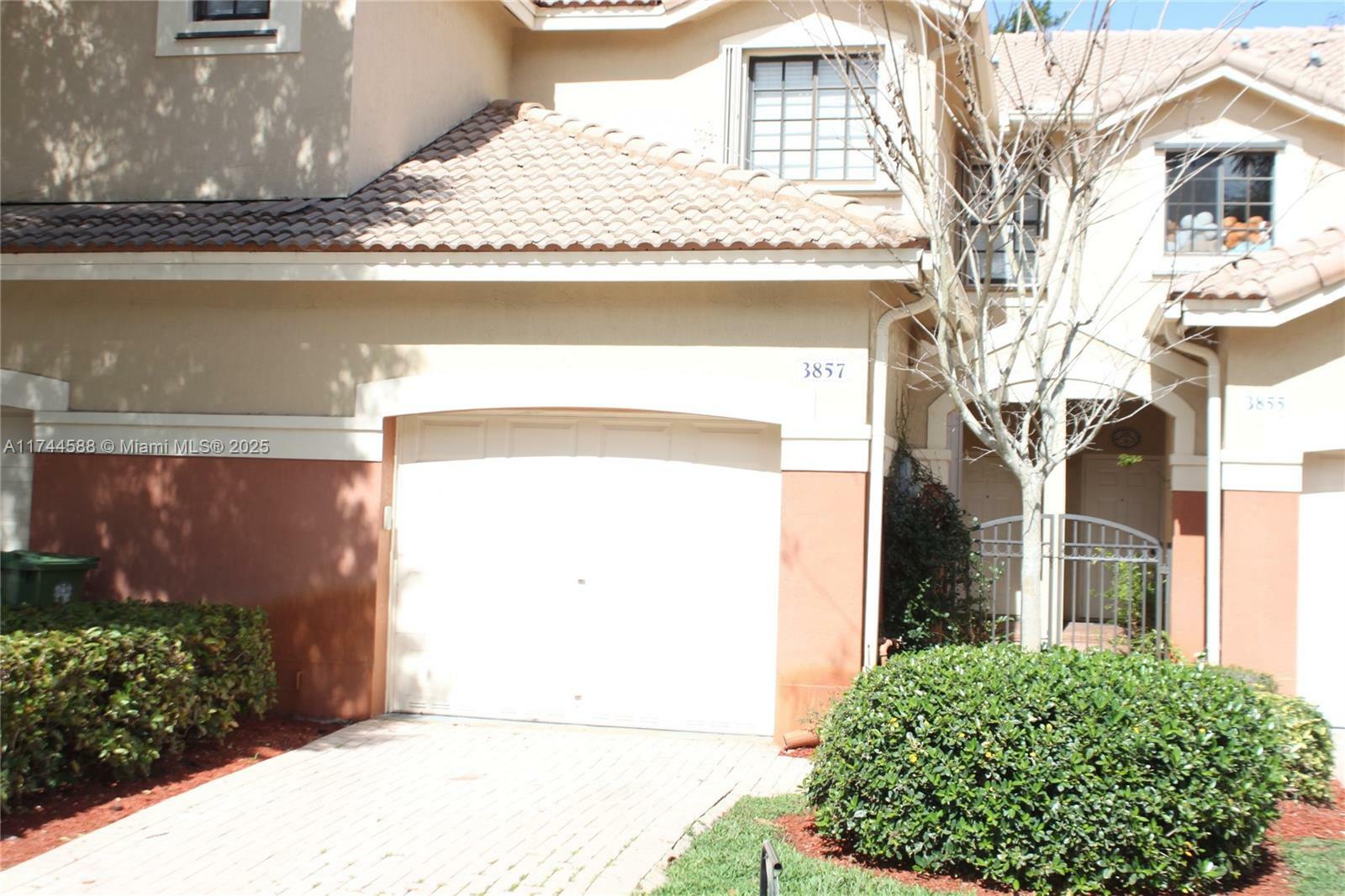 Property Photo:  3857 Tree Top Dr 3857  FL 33332 