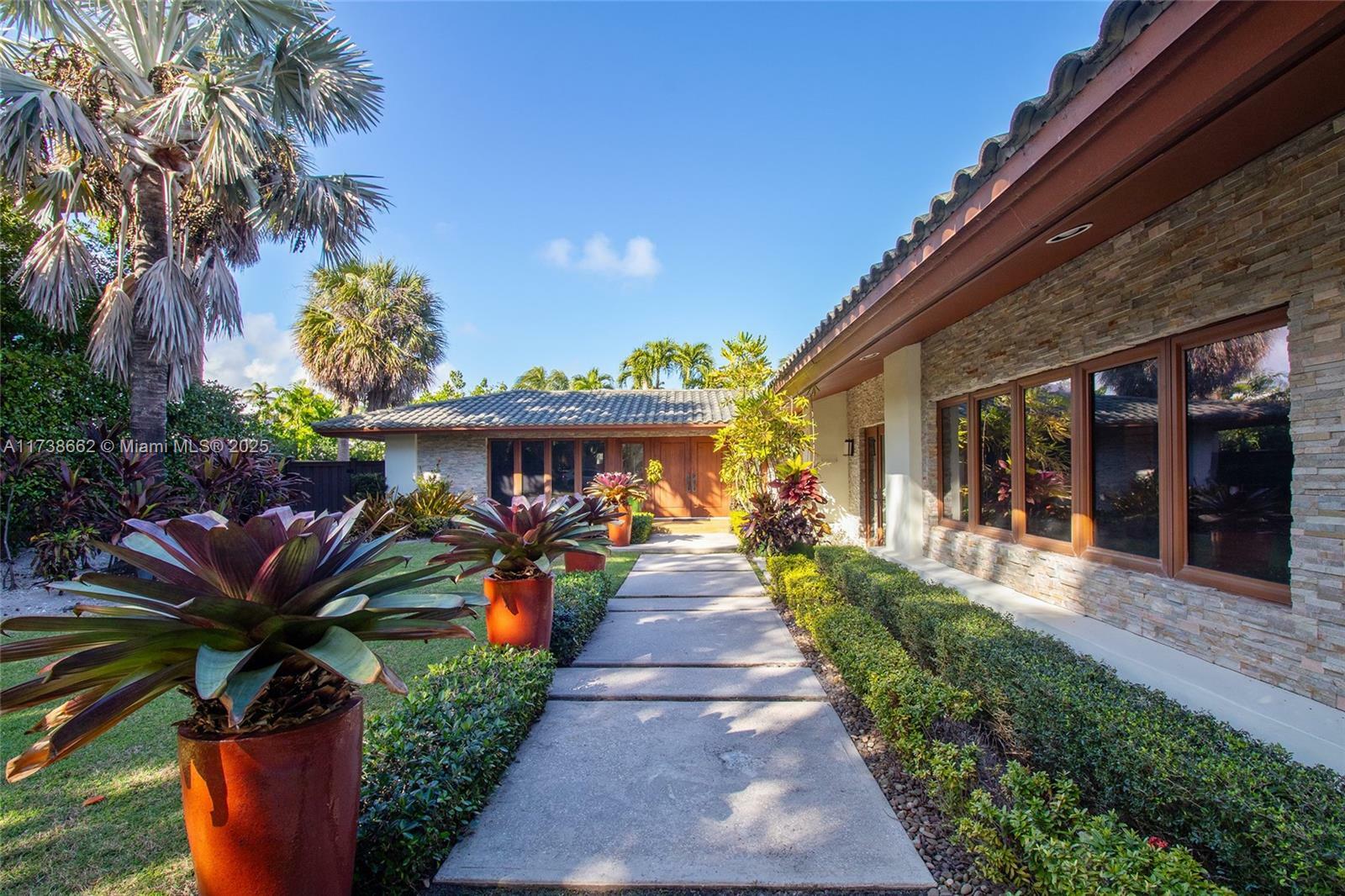 Property Photo: 2425 Barcelona Dr FL 33301