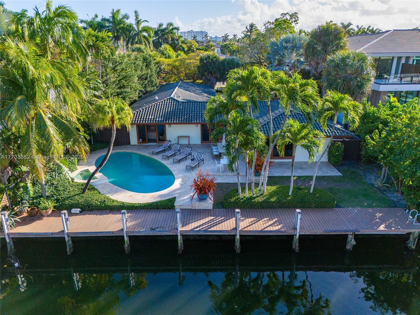 Property Photo: 2425 Barcelona Dr FL 33301