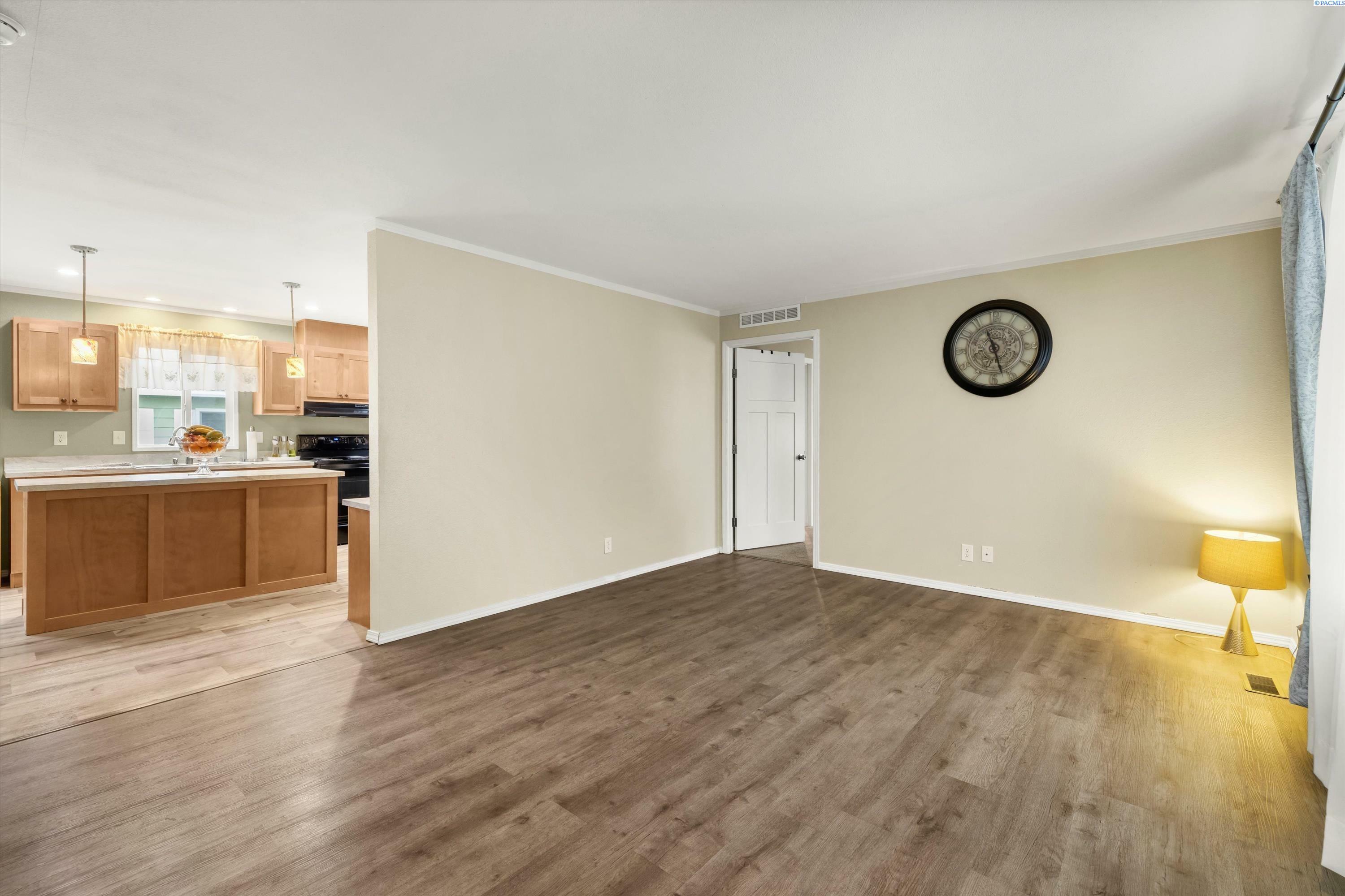 Property Photo: 17 Galaxy Ln 17 WA 99352