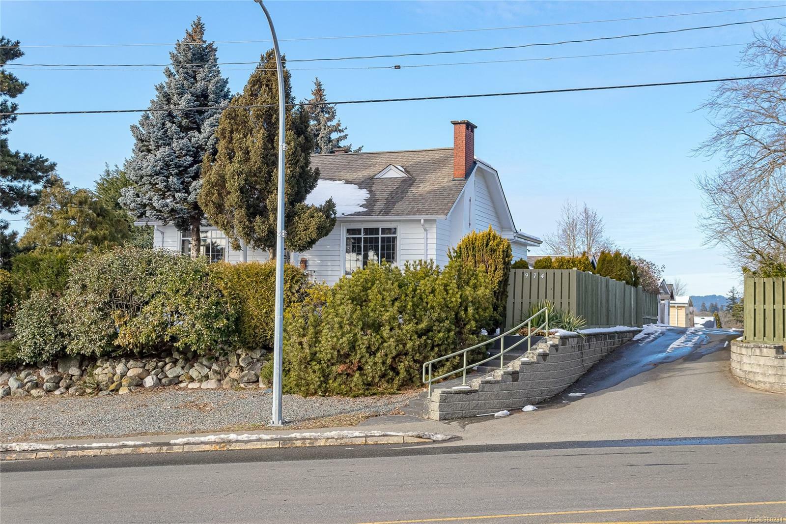 Property Photo: 974 Fitzwilliam St BC V9R 3C1