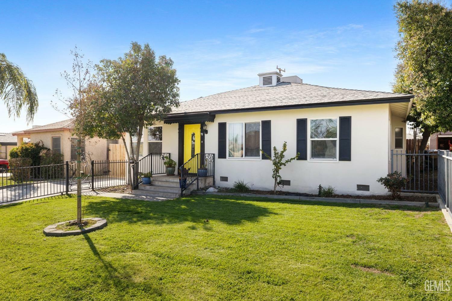 Property Photo:  2500 Lomita Verde Drive  CA 93305 