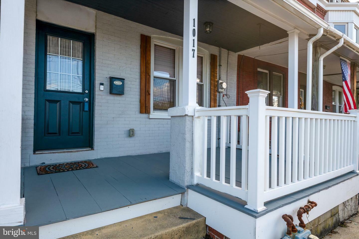 Property Photo:  1017 Lititz Avenue  PA 17602 