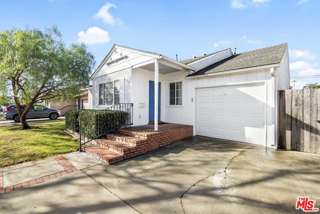 7813 Toland Ave  Los Angeles CA 90045 photo