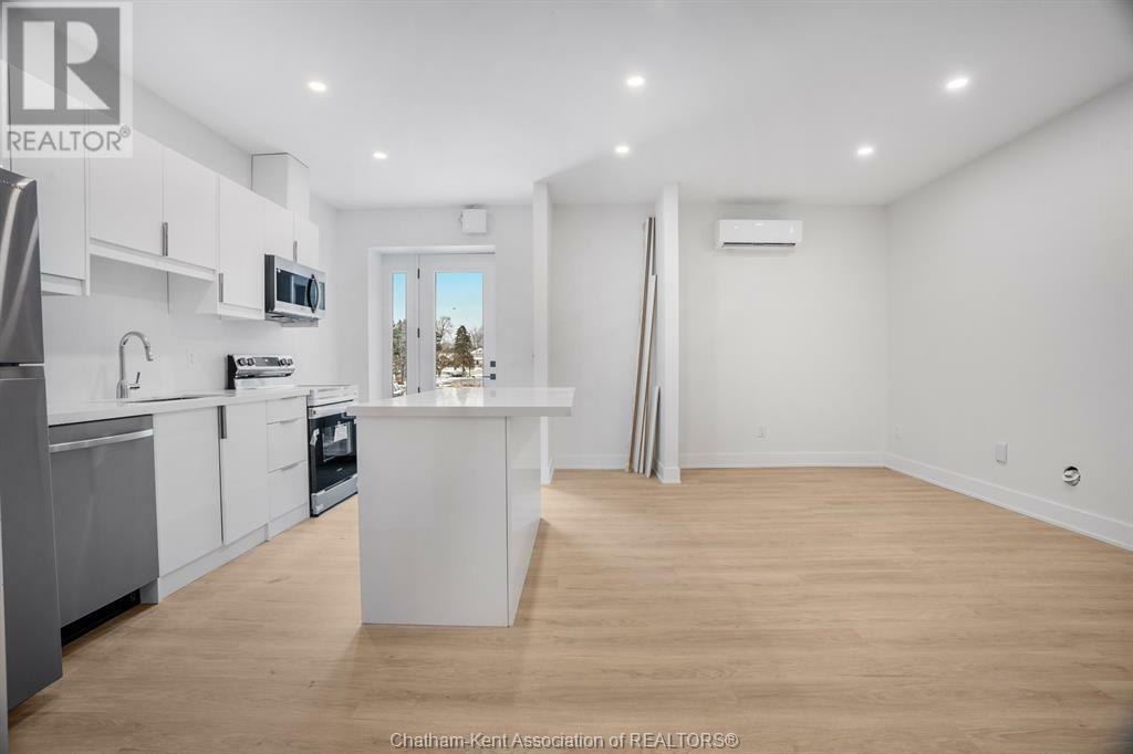 Property Photo:  151-157 King Street 1  ON N7M 1E4 