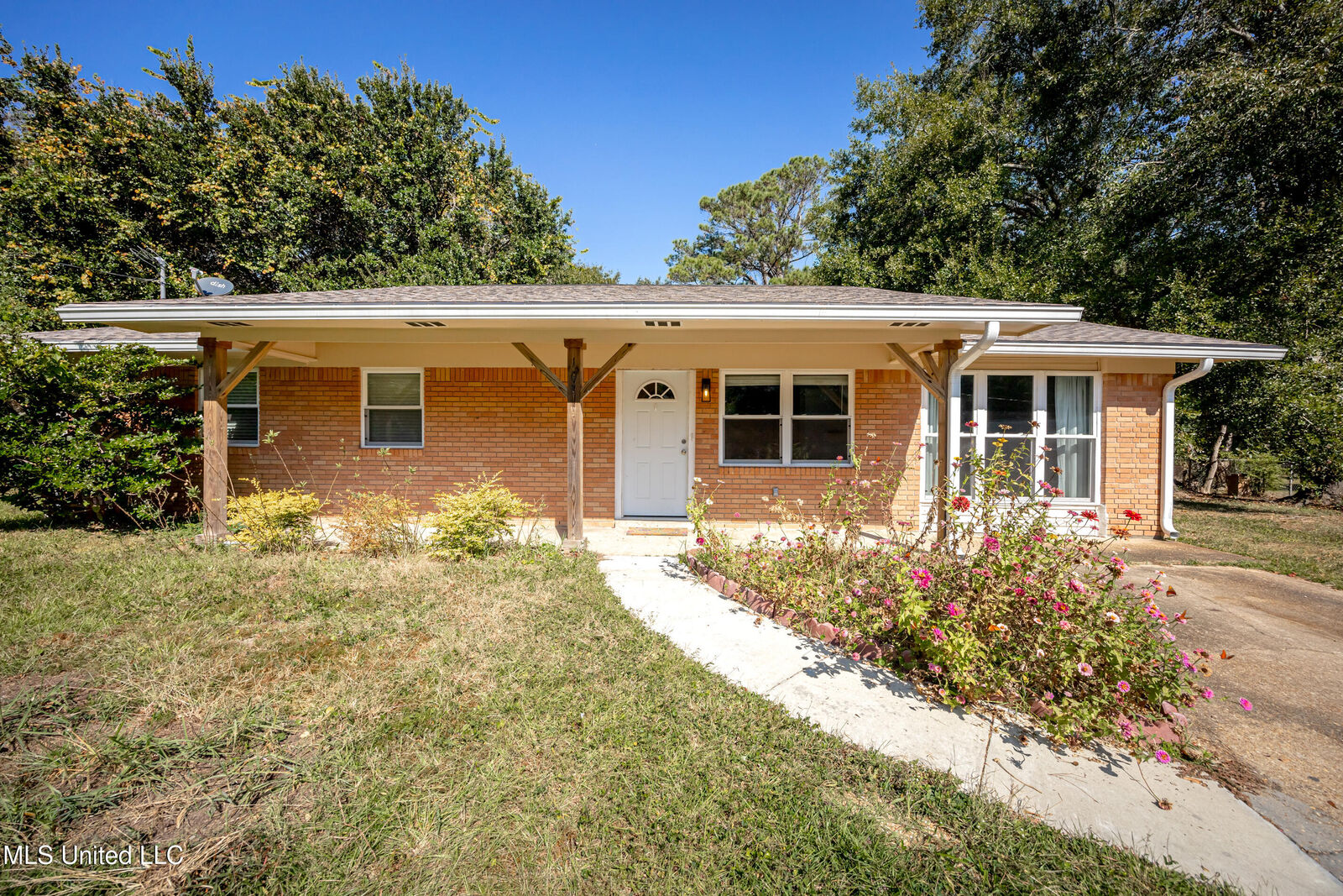 Property Photo:  103 Burton Court  MS 39564 