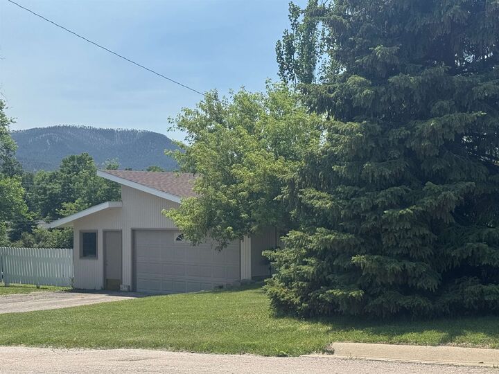 Property Photo: 1325 Nellie Street SD 57785