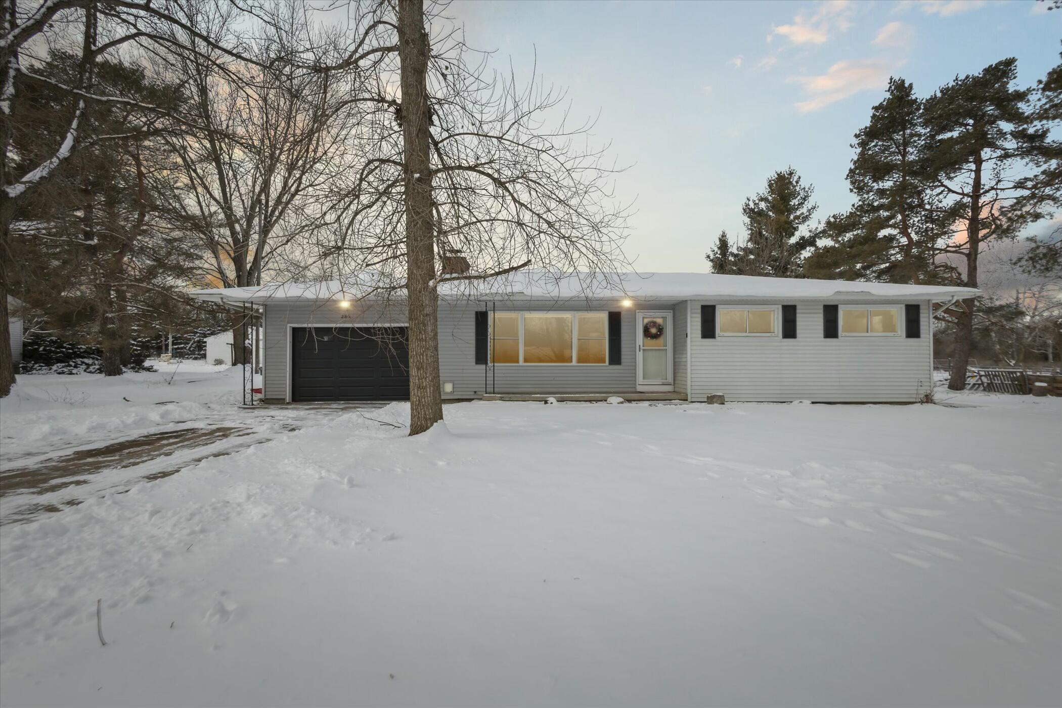 2816 S Canal Street  Eaton Rapids MI 48827 photo
