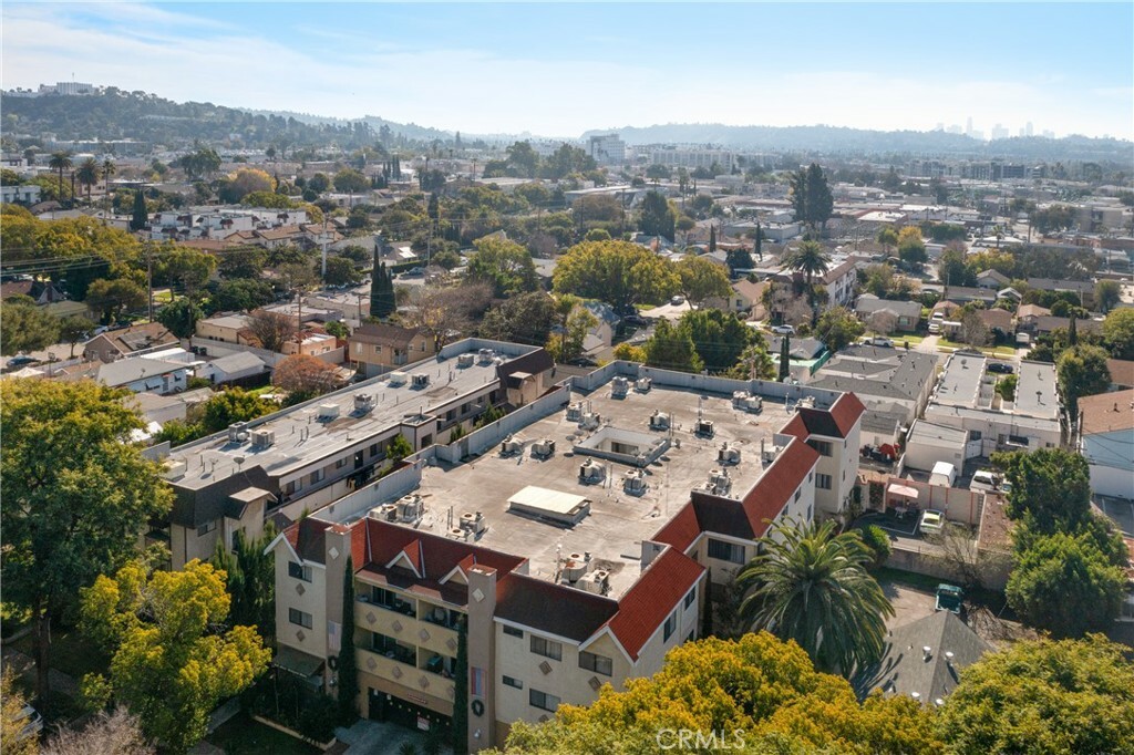 Property Photo: 420 W Windsor Road CA 91204