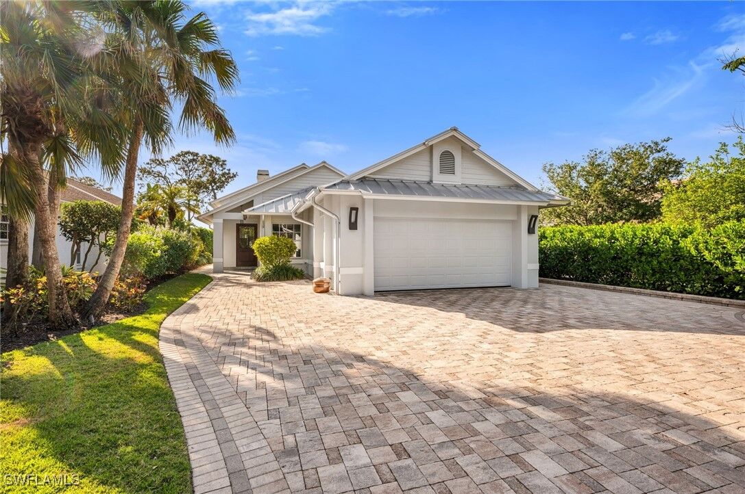 Property Photo: 236 Edgemere Way E FL 34105