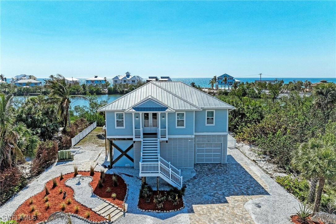 Property Photo: 37 Bocilla Drive FL 33921