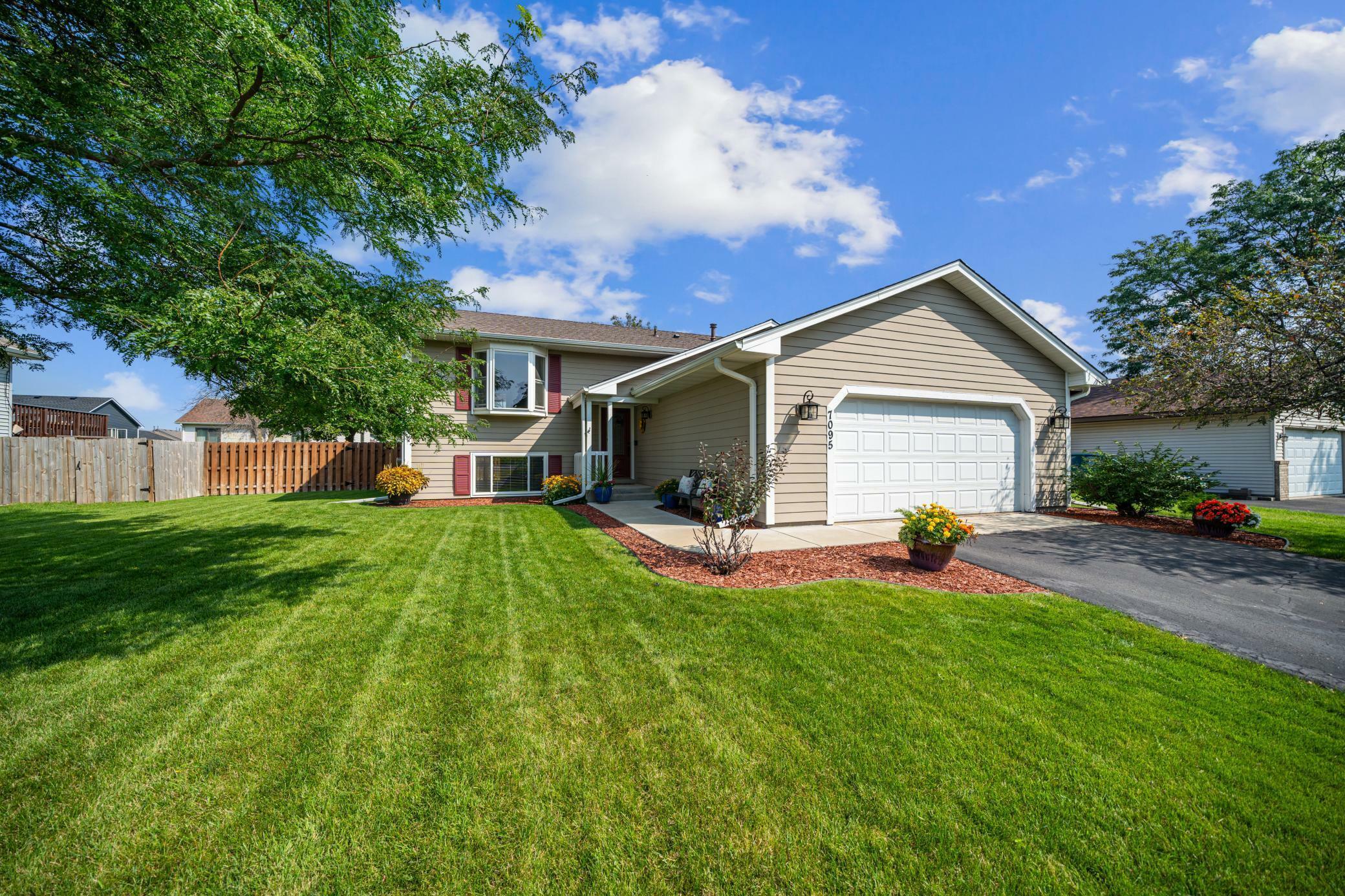 7095 Upper 157th Street W  Apple Valley MN 55124 photo