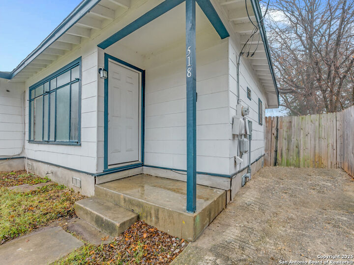 Property Photo: 518 W Academy St TX 78226