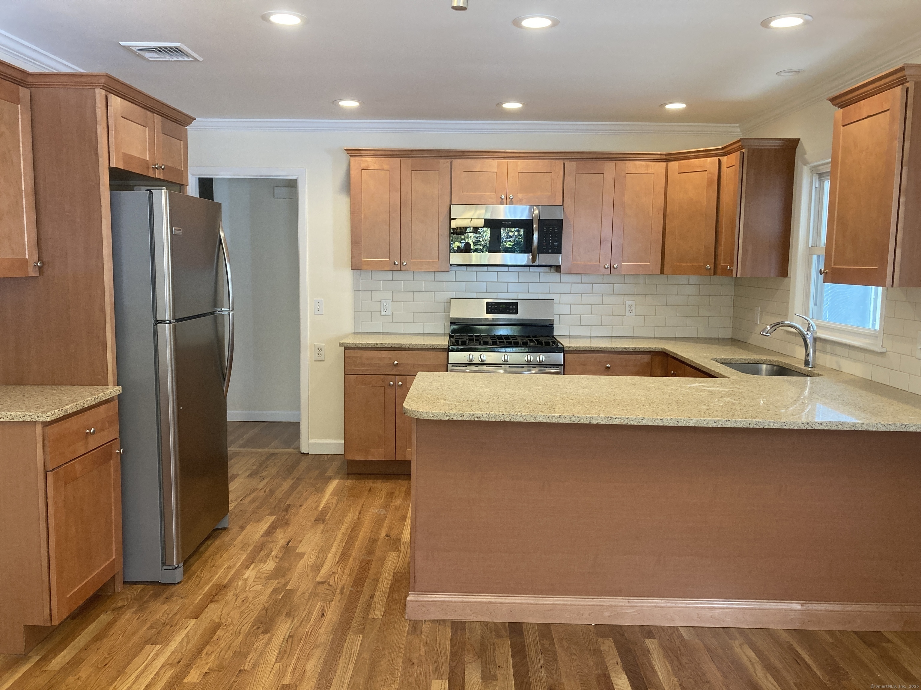 Property Photo:  