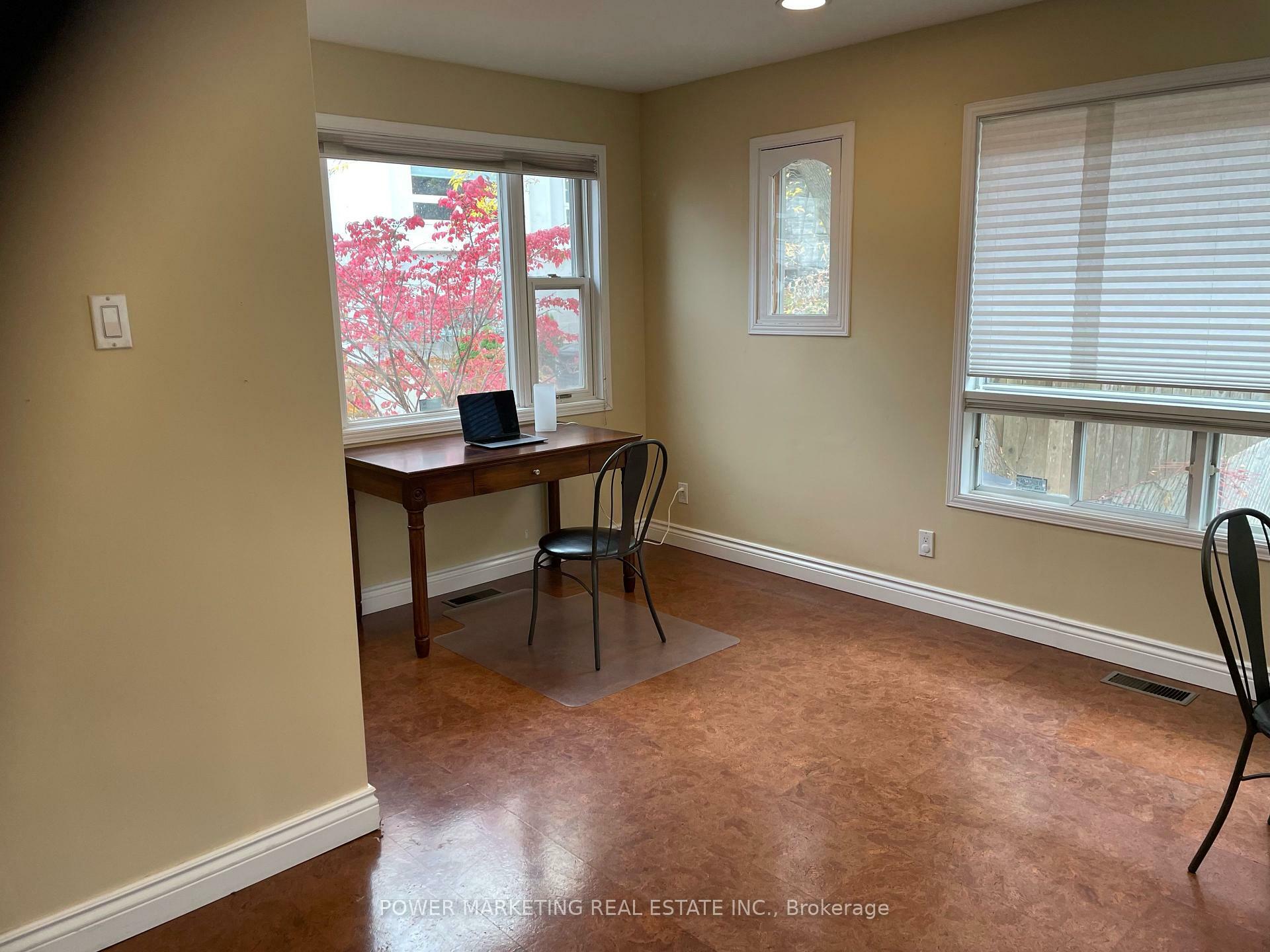 Photo de la propriété: 21 Perkins St ON K1R 7G4