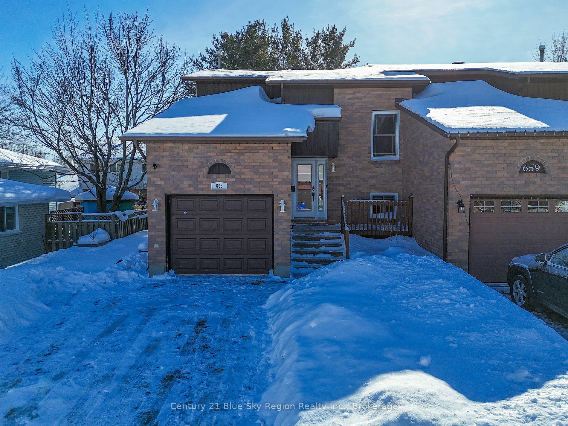 Photo de la propriété:  663 Bromley Ave  ON P1B 9H9 