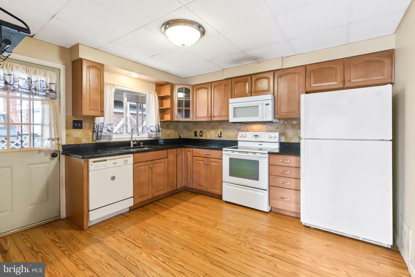 Property Photo:  811 Ridge Avenue  PA 17512 