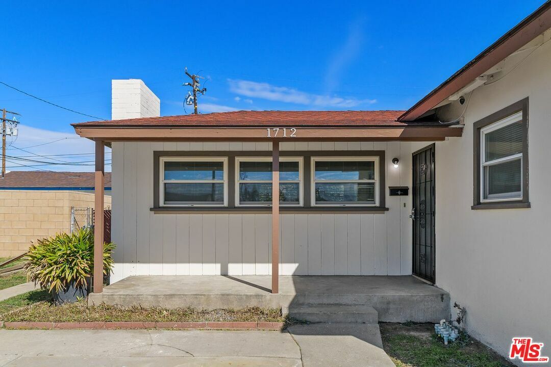 Property Photo:  1712  E 21st St  CA 92404 