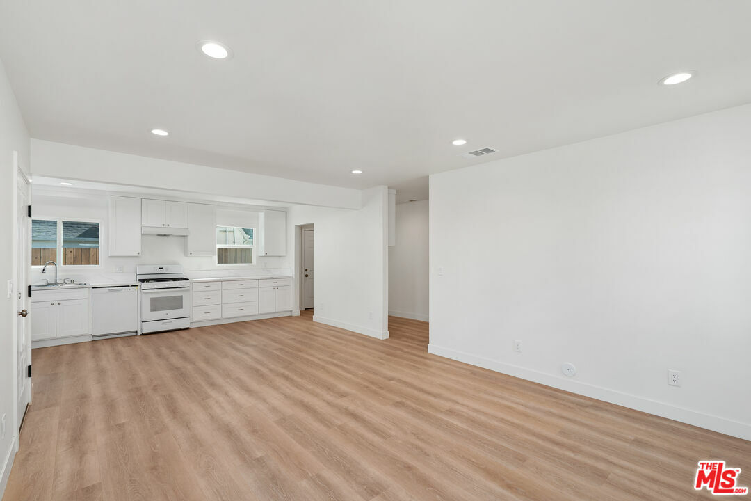 Property Photo:  3137   Hutchison Ave  CA 90034 