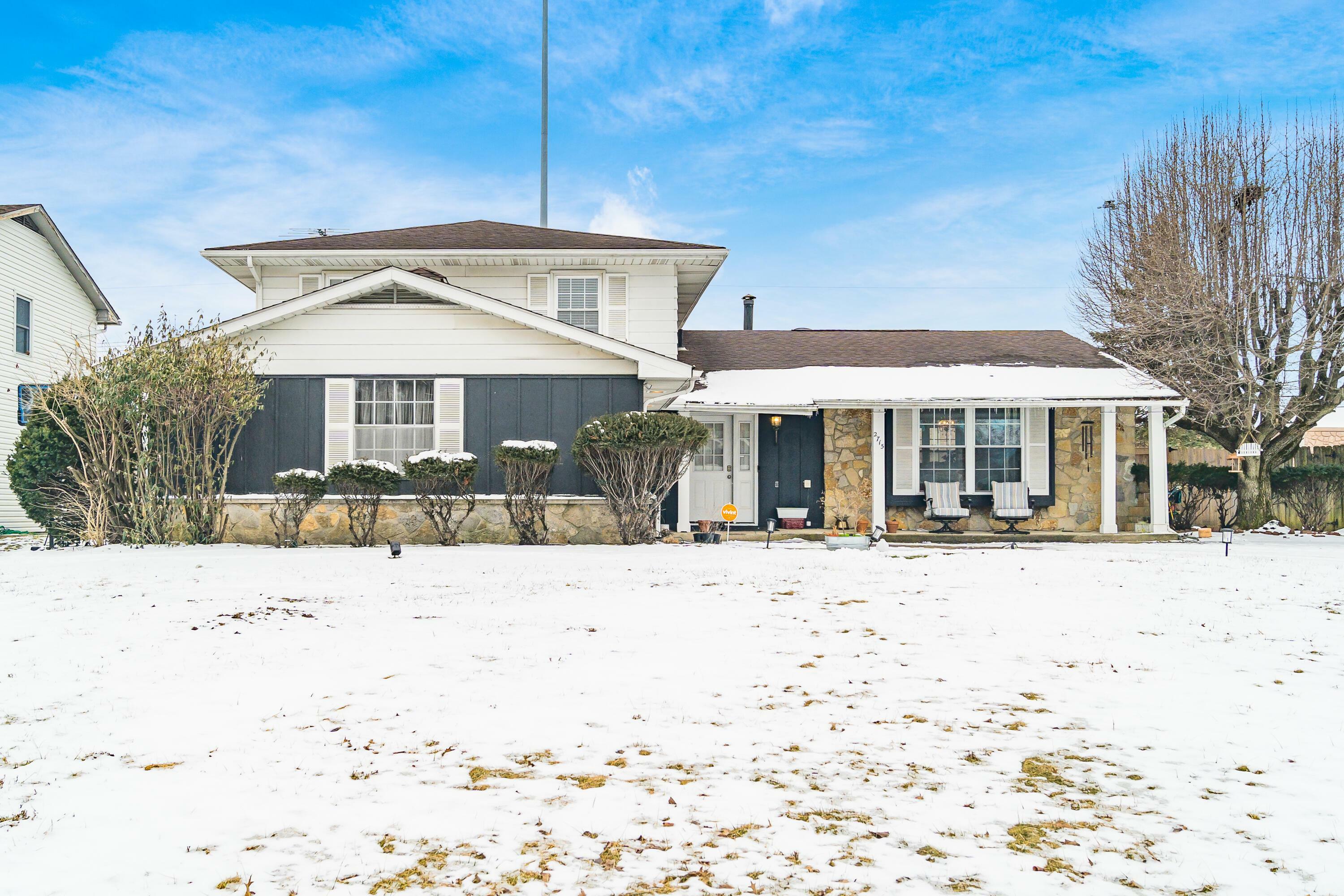 Property Photo:  2715 Kenview S Road  OH 43209 