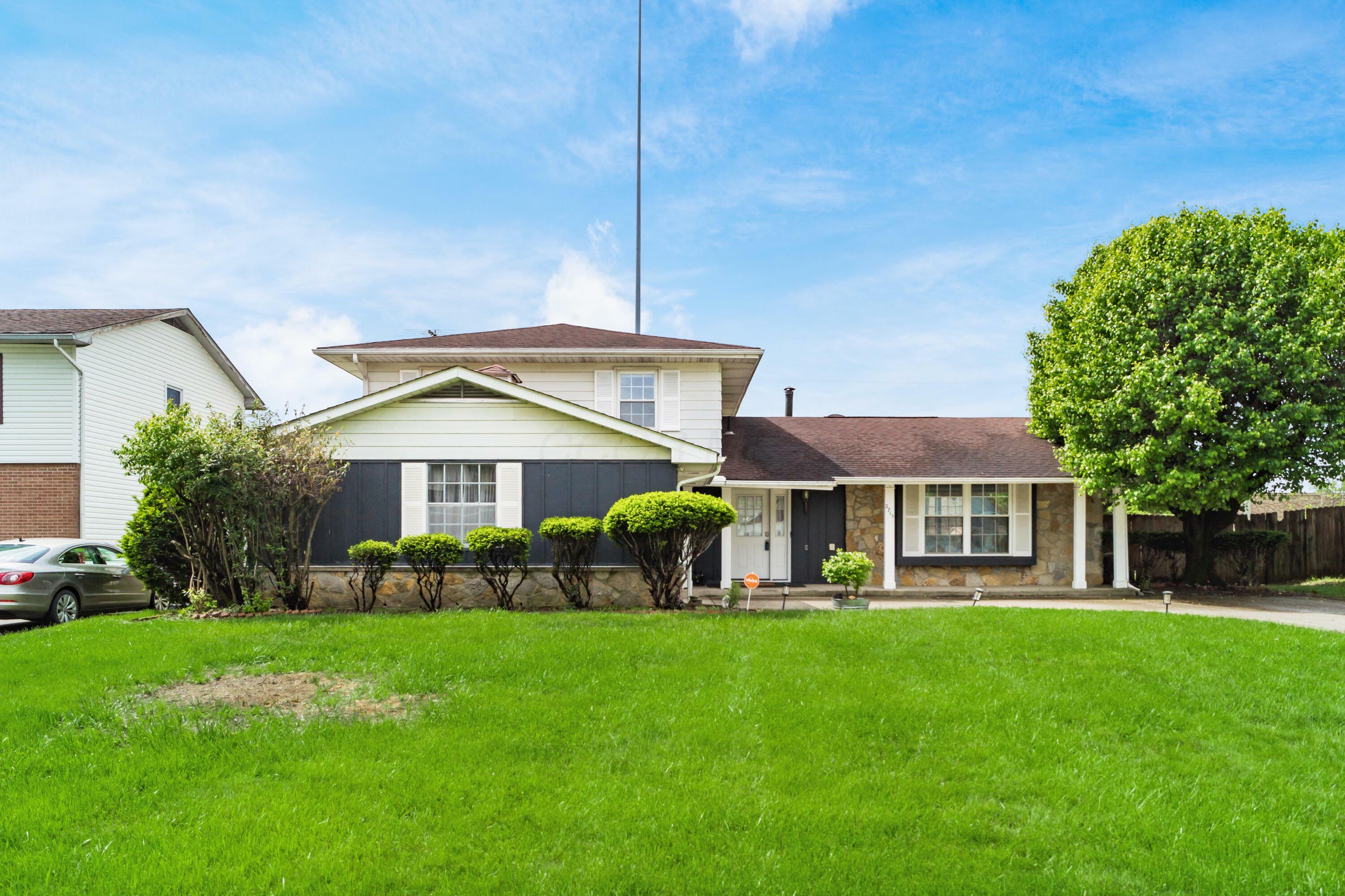 Property Photo: 2715 Kenview S Road OH 43209