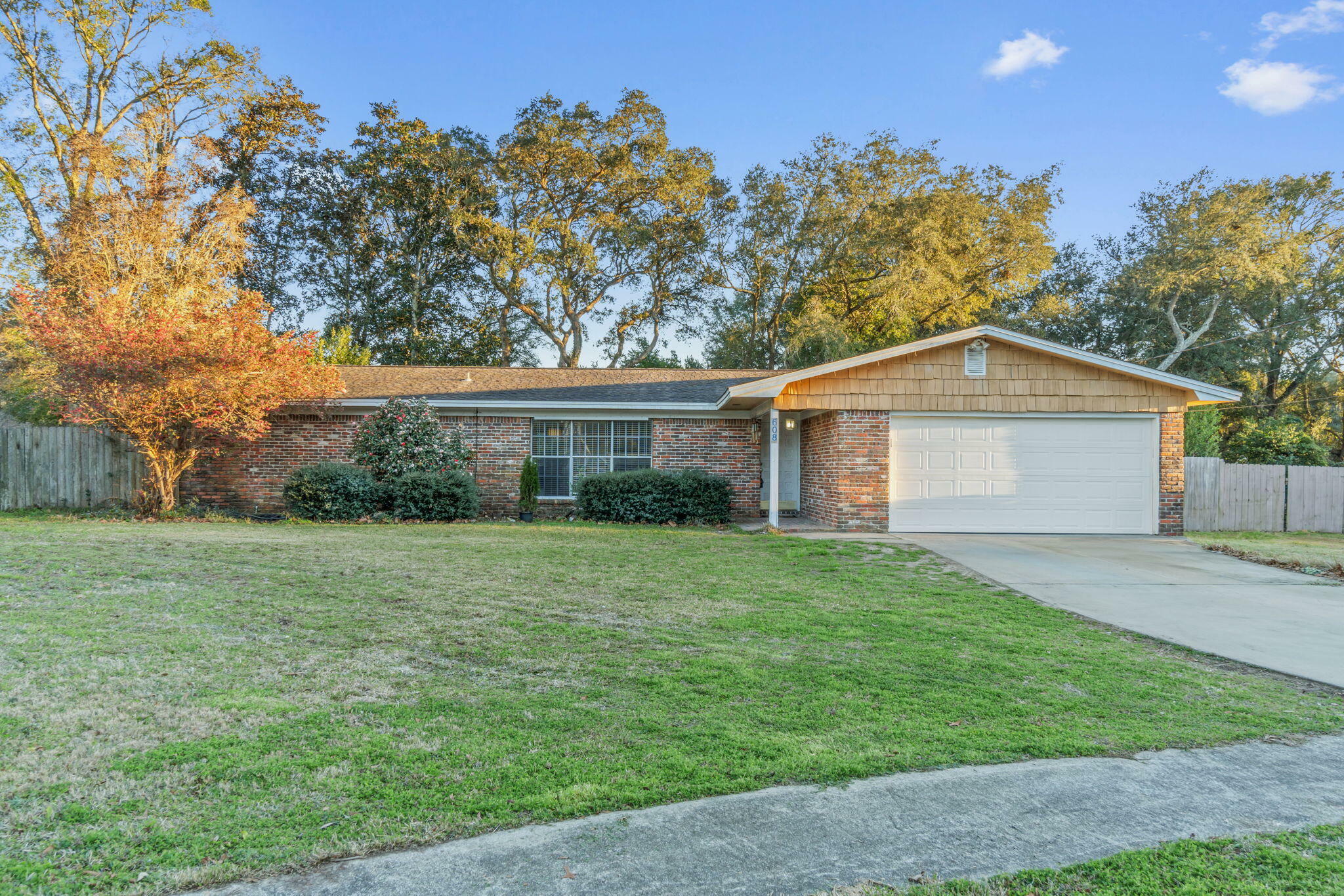 Property Photo:  608 NE Powell Drive  FL 32547 