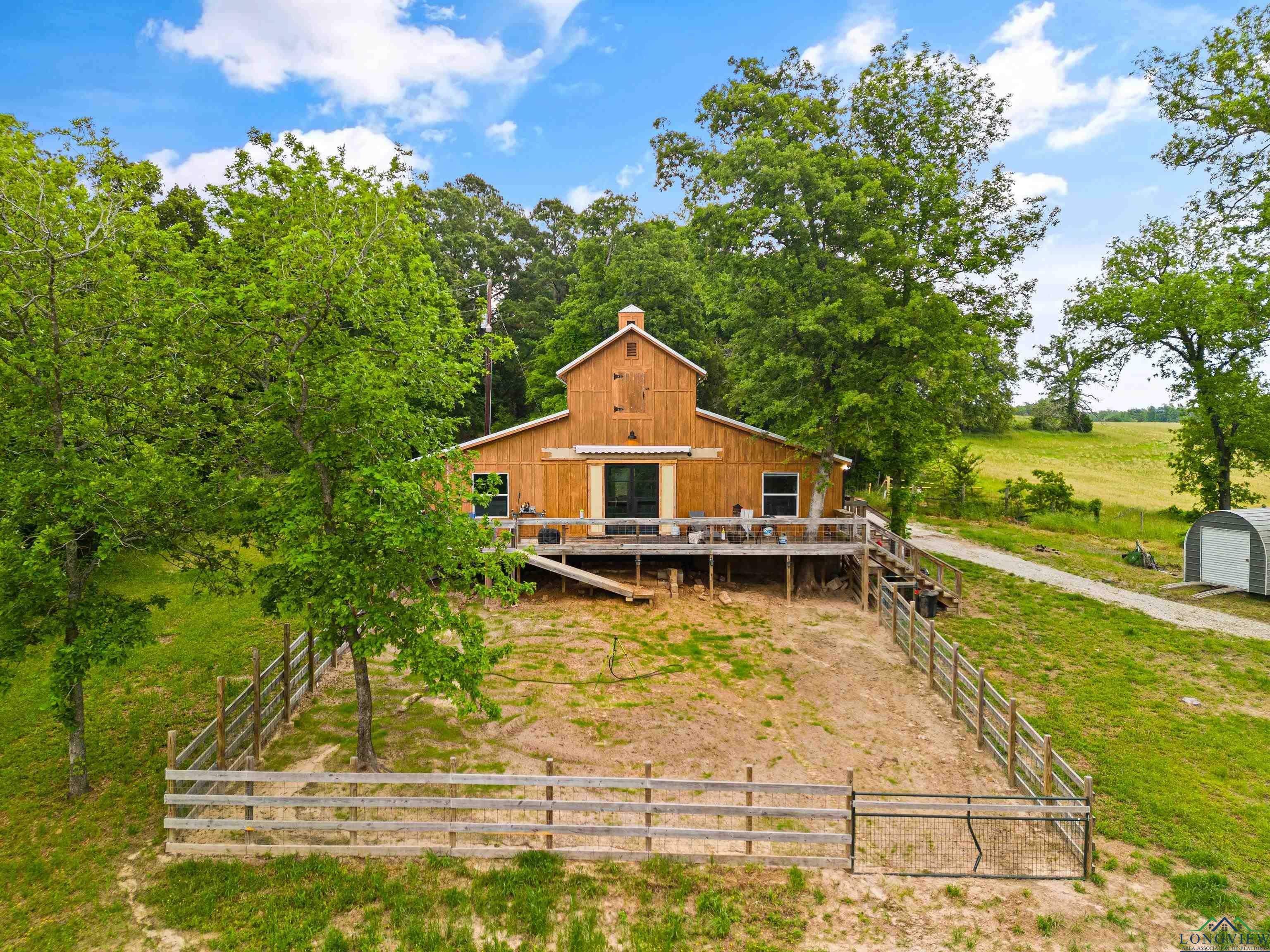 Property Photo:  1684 E County Road 236 1684 Brown Road  TX 75684 