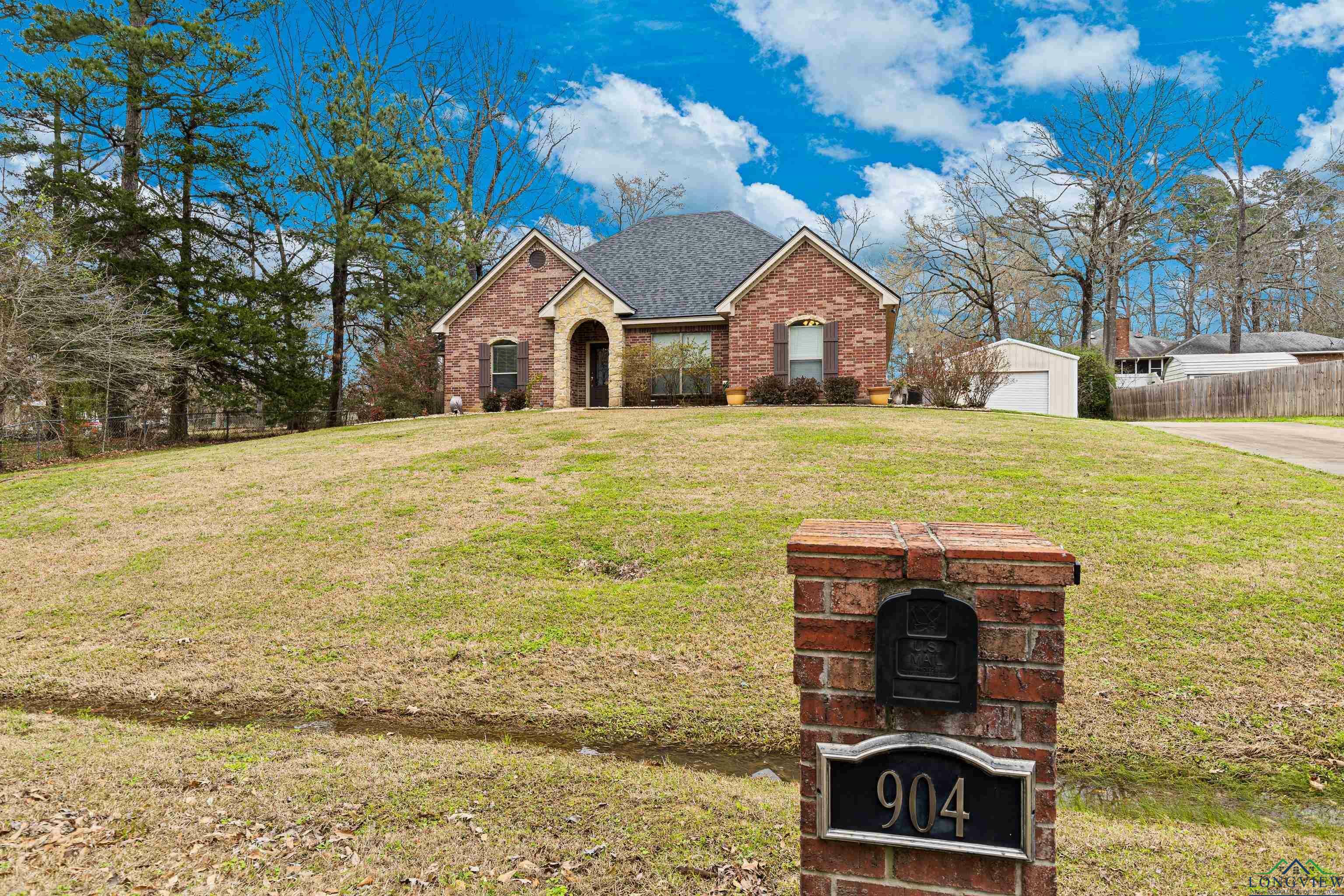 Property Photo:  904 Greenbriar Dr  TX 75633 