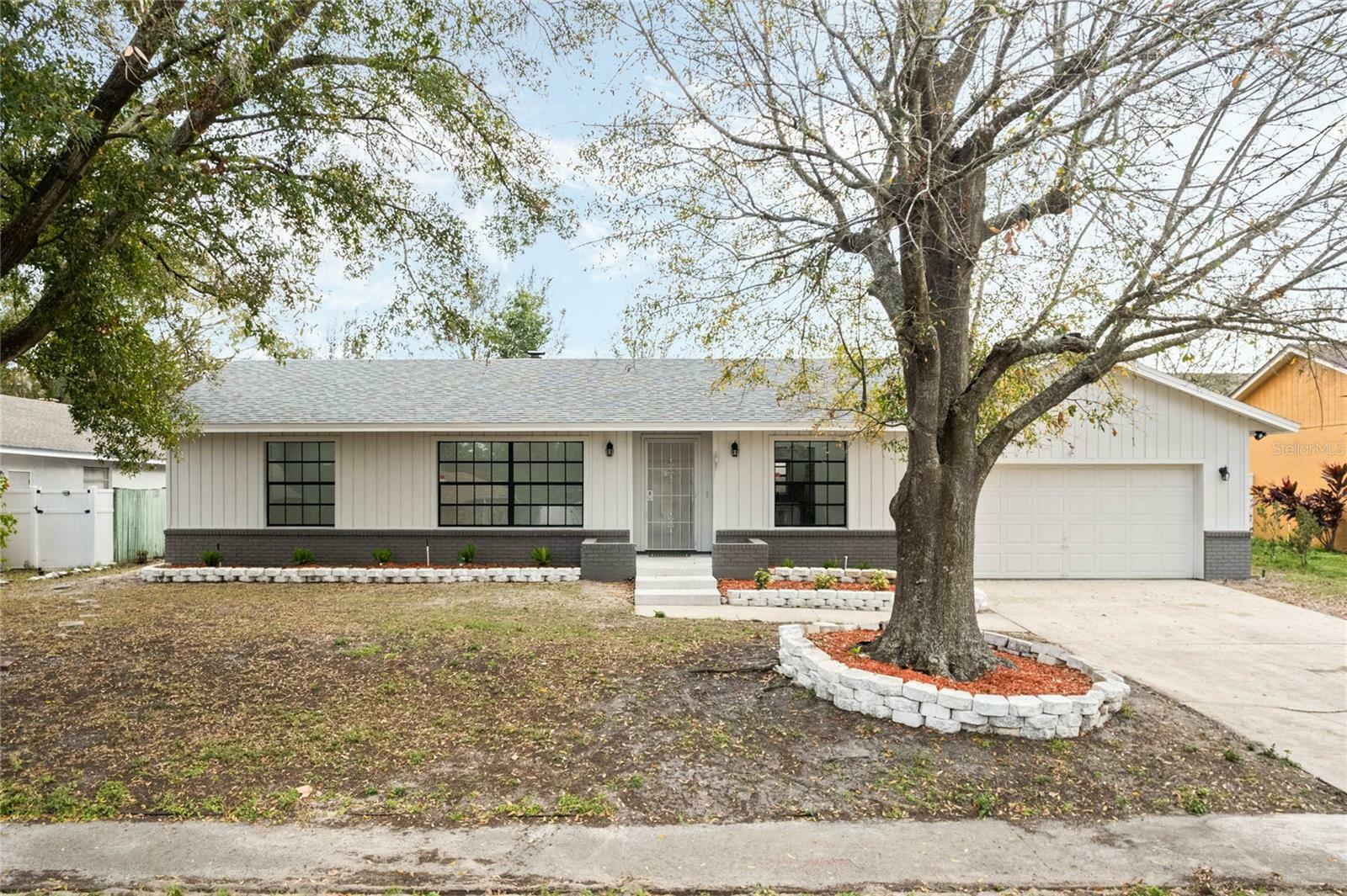 Property Photo:  8874 Hillsdale Drive  FL 32818 